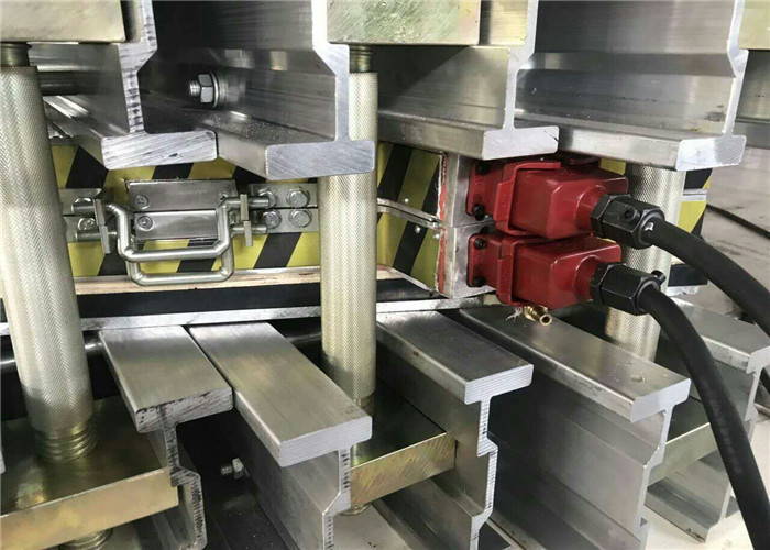 Volcaniseur à bande transporteuse en caoutchouc mobile à roues Température 0 à 200 °C Équipement portable pour l'entretien des convoyeurs